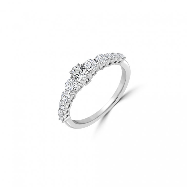Graduated Diamond Ring in 18K White Gold