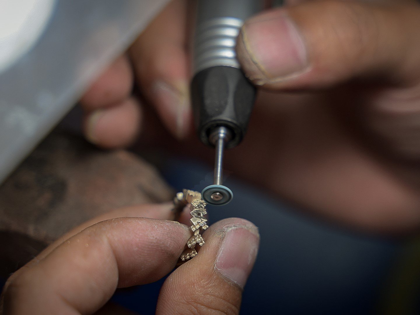 The mastery behind our craft: excellence in every facet of our jewellery manufacturing 12 EJI is a Hong Kong based jewellery manufacturer specializing in diamond gold jewellery with over 30 years of experience providing bespoke, oem and wholesale serive etc