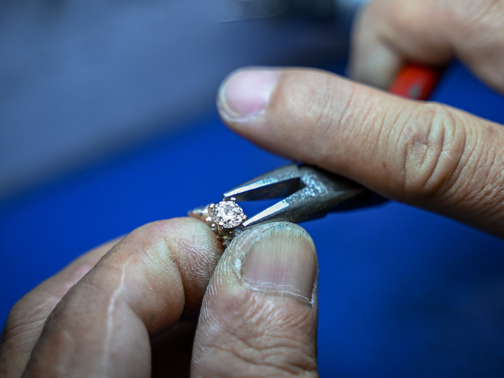 The mastery behind our craft: excellence in every facet of our jewellery manufacturing 18 EJI is a Hong Kong based jewellery manufacturer specializing in diamond gold jewellery with over 30 years of experience providing bespoke, oem and wholesale serive etc
