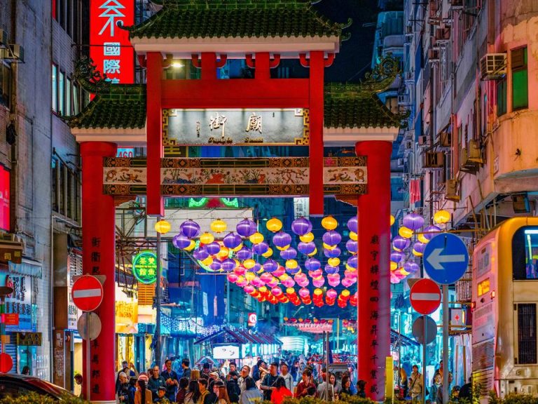 Discover Hong Kong: 5 Must-Visit Places During Hong Kong International Jewellery Show 2025 43 Temple Street Night Market @ Kowloon