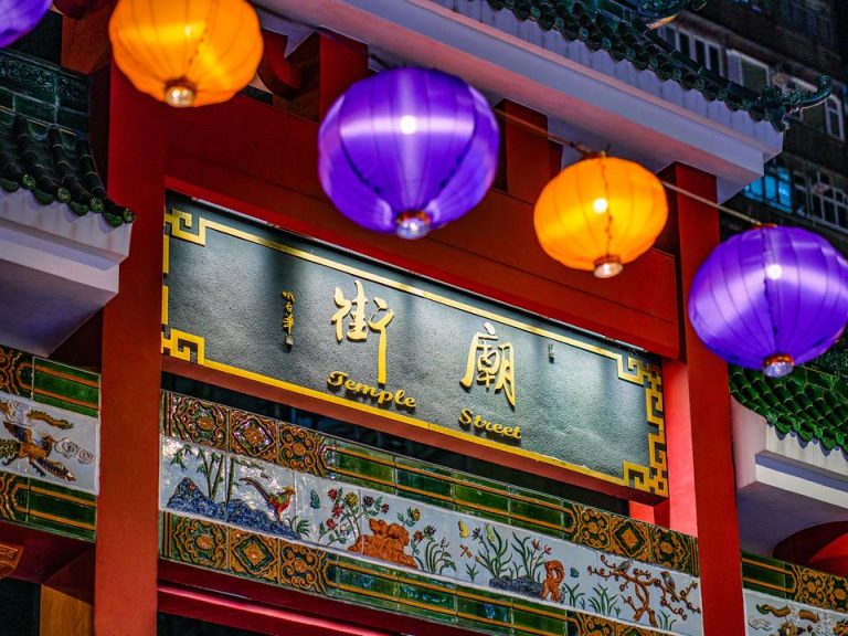 Discover Hong Kong: 5 Must-Visit Places During Hong Kong International Jewellery Show 2025 46 Temple Street Night Market @ Kowloon
