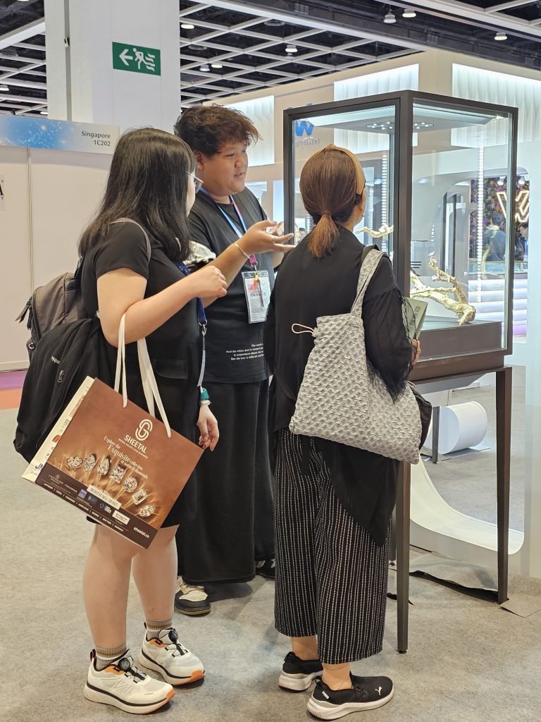 JGA 2025 - Snap Photos - Students engaging with visitors