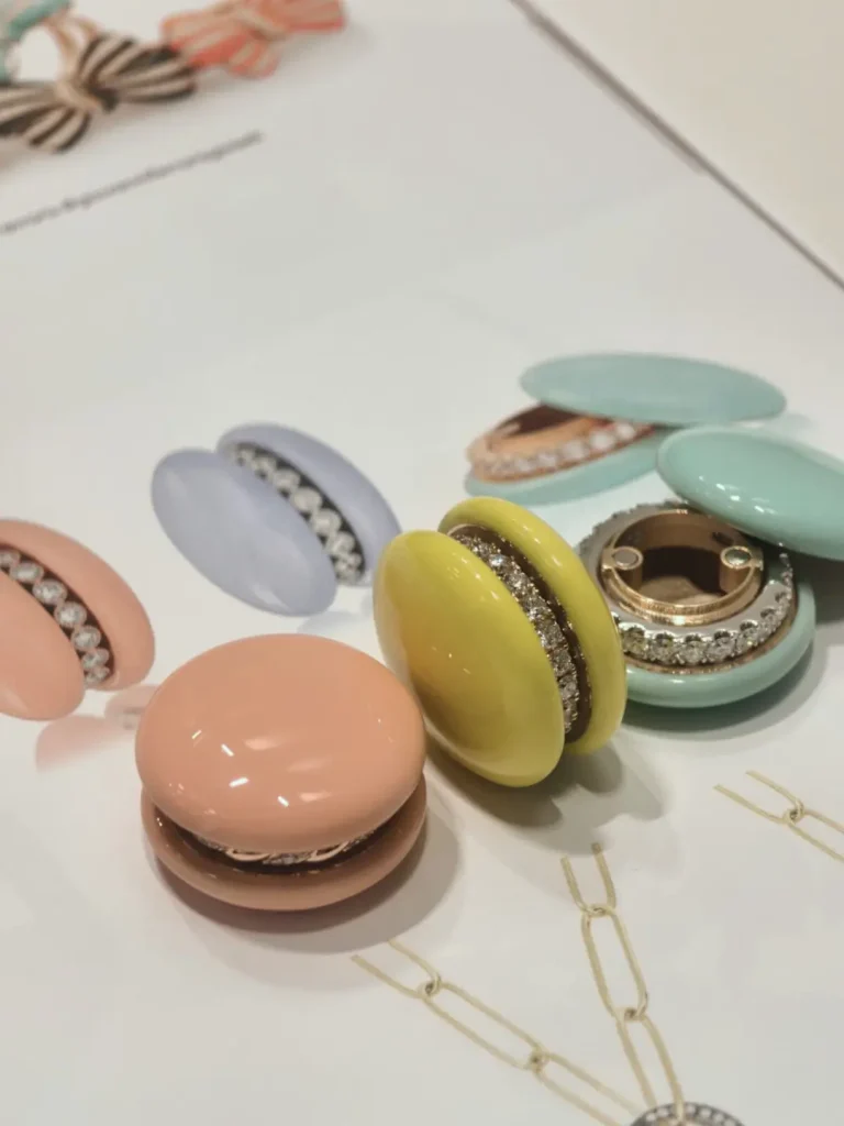 EJI 在 2025 年维琴察珠宝展大放异彩:荣登《2027 珠宝趋势手册》 19 Macarons style jewellery featured on Trendbook 2027